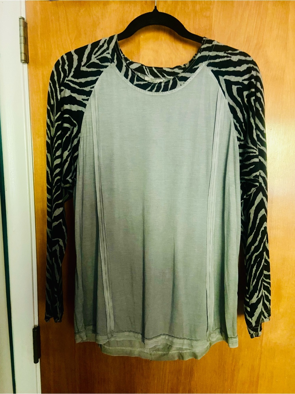 POL Grey Raglan Long-Sleeve Top with Black Zebra-Print Sleeves